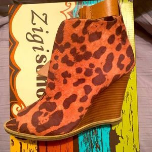 Zigi Soho Strut Wedge Bootie